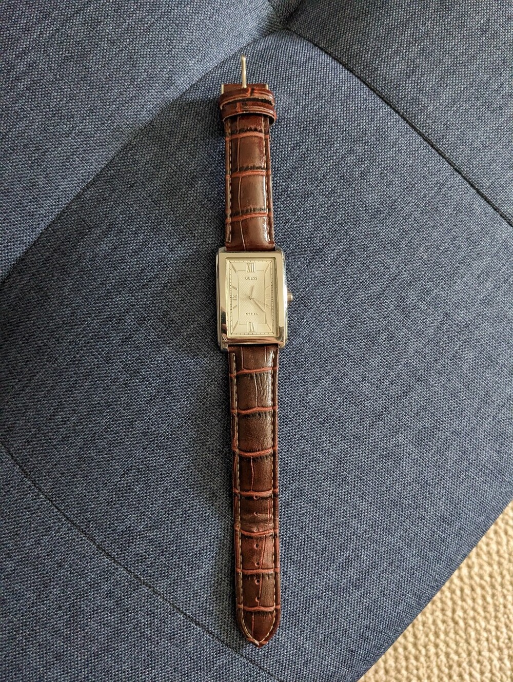 Guess Steel Tank Watch Quartz - Picture 2 of 4